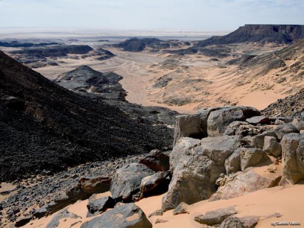 Black-Mountain-Bahariya-Egypt