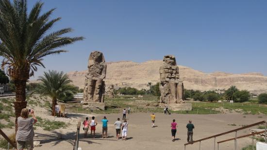 Colossi-of-Memnon-Luxor-egypt3