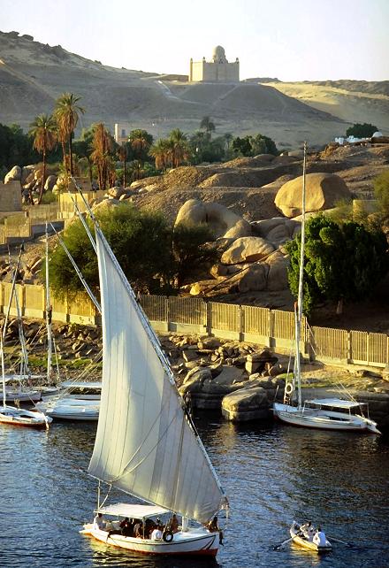 agha-khan-mausoleum-aswan99