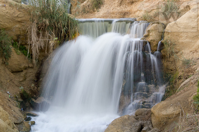 egypt-fayoum-wadi-el-rayan-waterfall