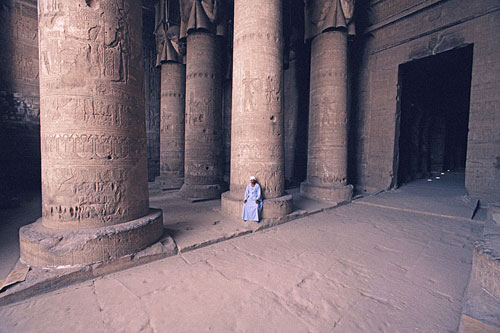 interior-temple-hathor-500